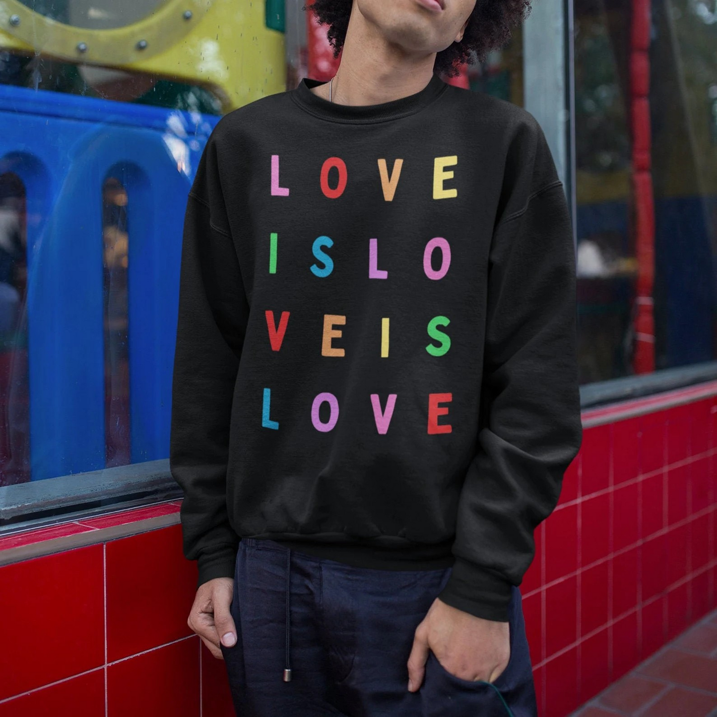LOVE IS LOVE Rainbow Sweatshirt 🏳️‍🌈