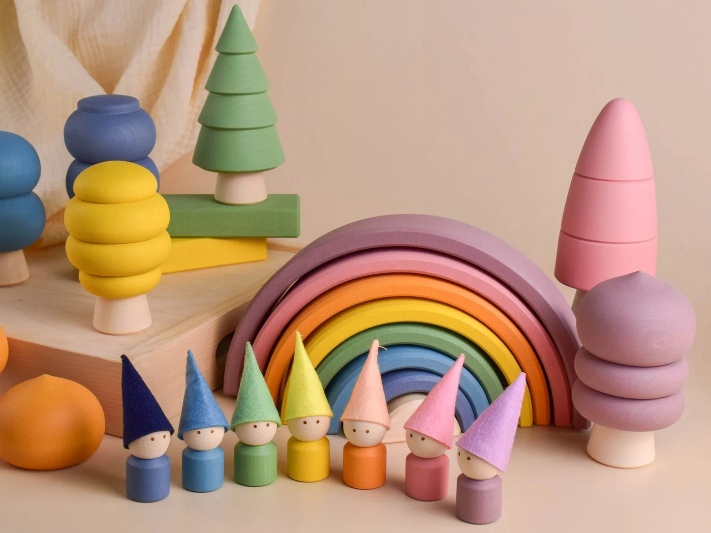 Wooden Tree Peg Dolls Set